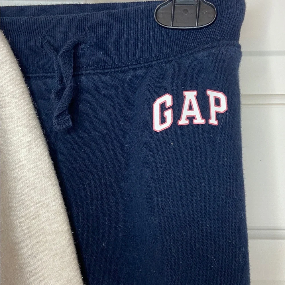 GAP toddler/kid size 5 sweat pant and‎ hoodie set